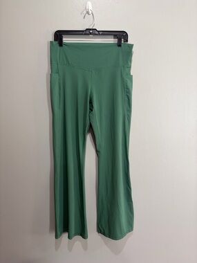 High-Rise Flared Yoga Pant in Forest Green size XL
